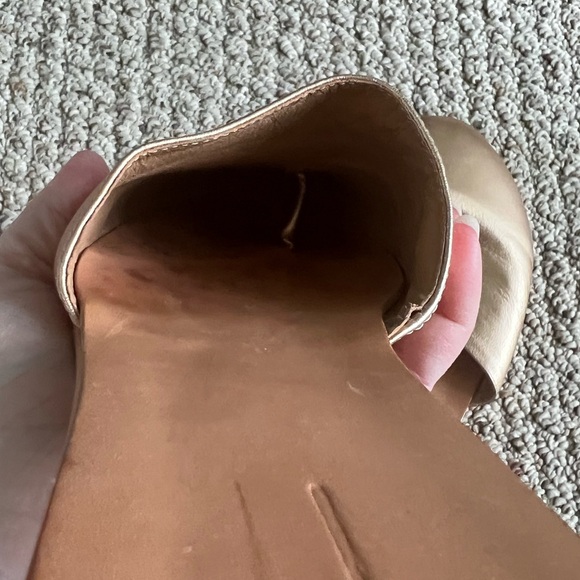 The Palatines, US Made gold leather slides, size 7 - Picture 4 of 4